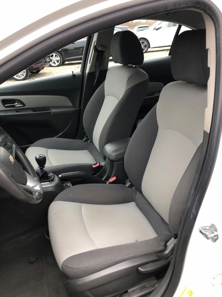 Chevrolet Cruze 1,8 LS 4d