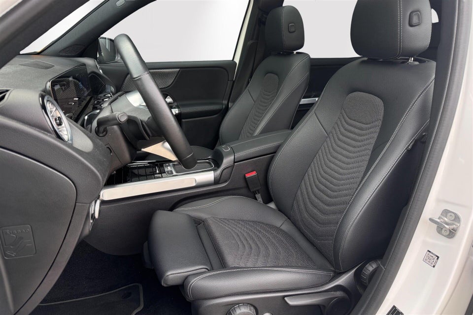 Mercedes EQB300 Progressive 4Matic 7prs 5d