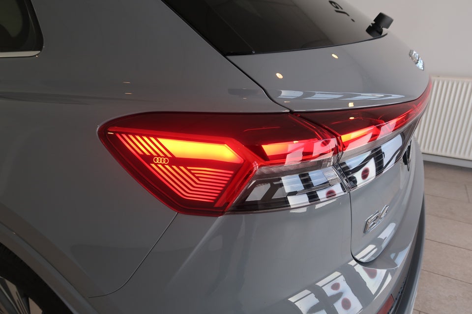 Audi Q4 e-tron 40 S-line 5d
