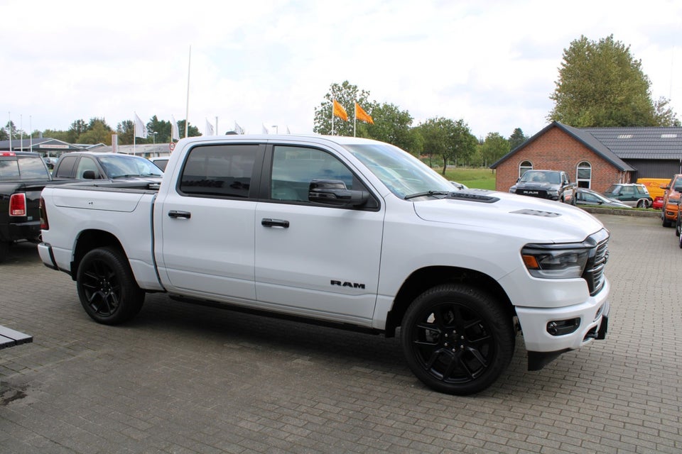 Dodge RAM 1500 5,7 V8 Hemi Laramie Night aut. 4d