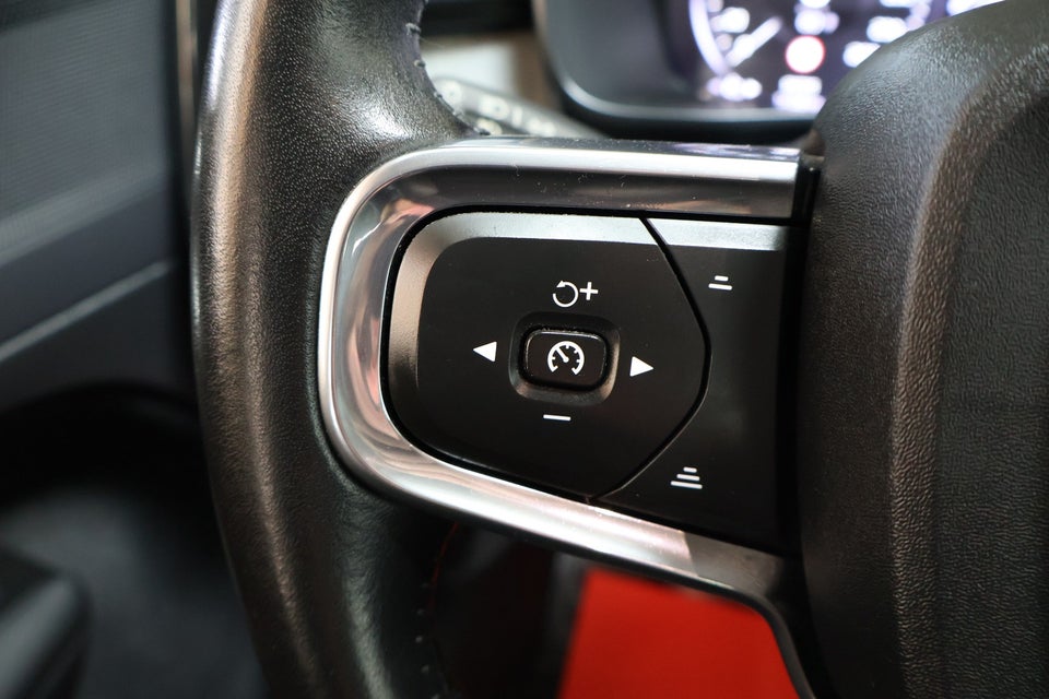 Volvo XC40 1,5 T5 ReCharge Inscription aut. 5d