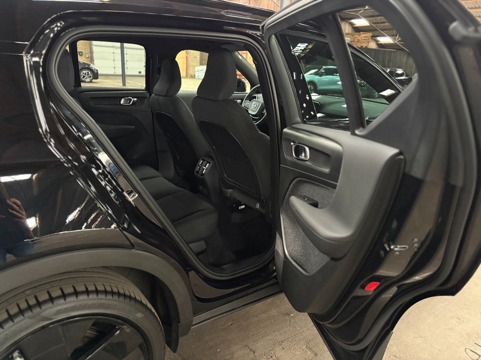 Volvo EX40 Extended Range Black Edition 5d