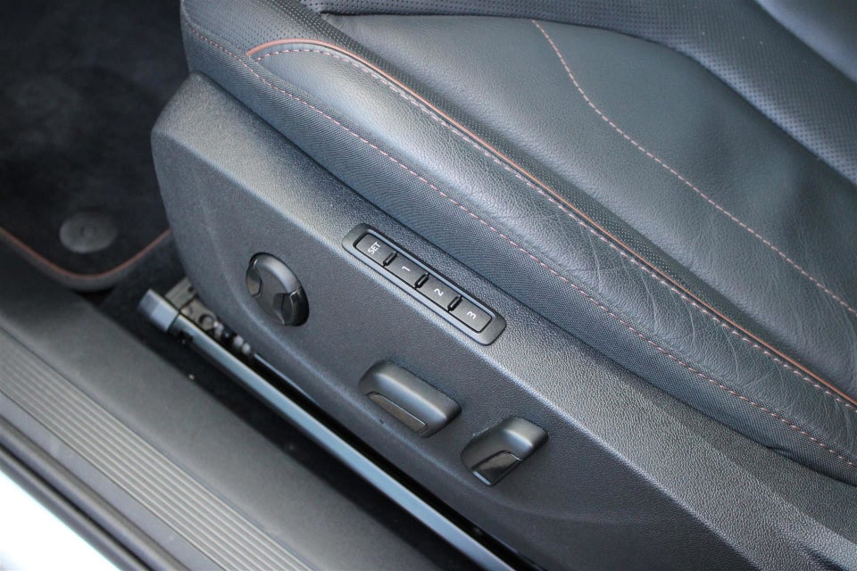 Skoda Enyaq 80x iV Suite 5d