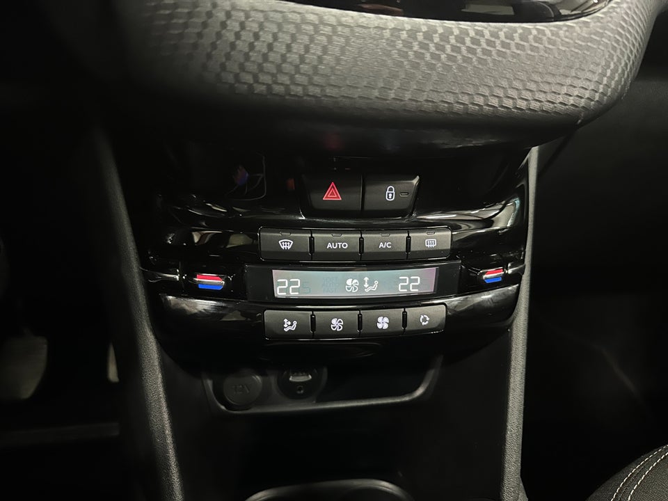 Peugeot 208 1,6 BlueHDi 100 Desire Sky 5d