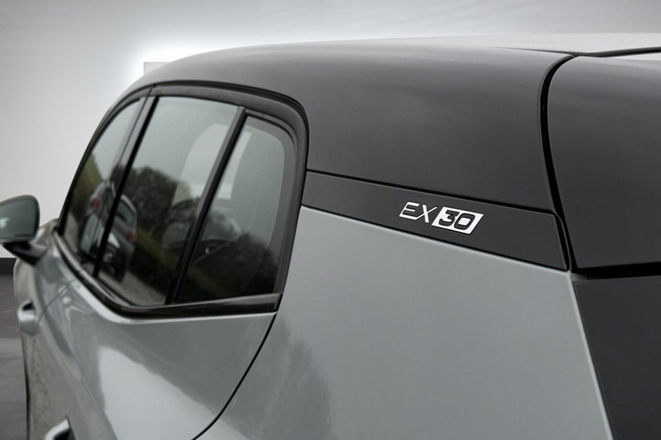Volvo EX30 Extended Range Plus 5d