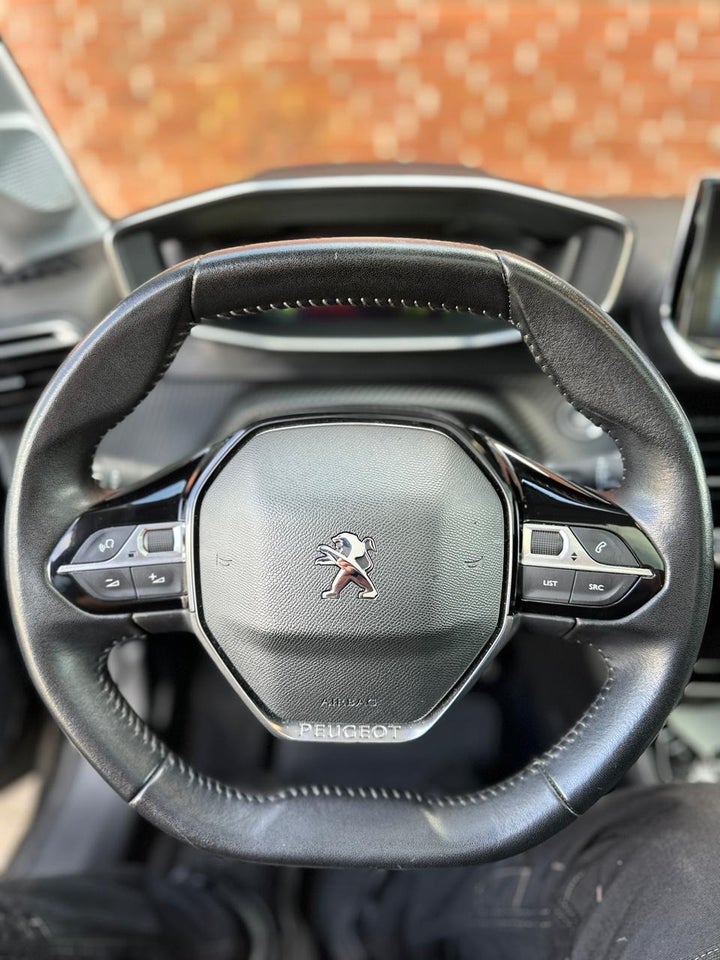 Peugeot 208 1,5 BlueHDi 100 Allure Sky 5d