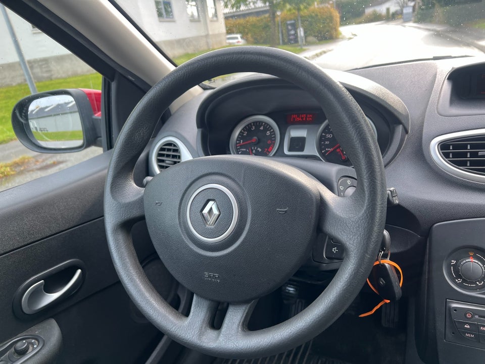 Renault Clio III 1,2 16V Advantage 5d