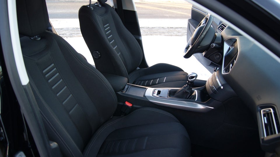 Peugeot 308 1,2 e-THP 130 Allure SW 5d