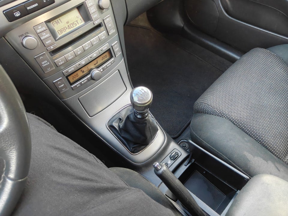 Toyota Avensis 2,0 D-4D Sol stc. 5d