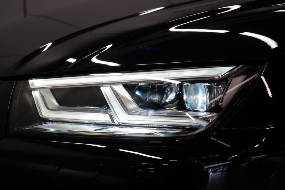 Audi Q5 55 TFSi e Sport quattro S-tr. 5d