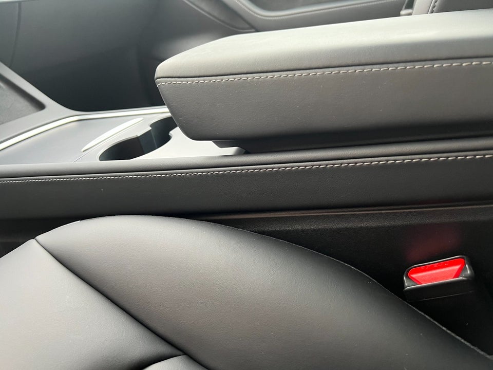 Tesla Model 3 Standard Range+ RWD 4d