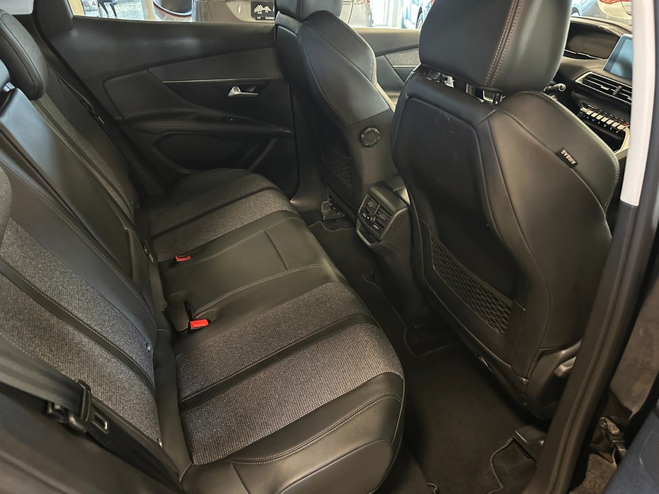 Peugeot 3008 1,6 Hybrid Allure Limited EAT8 5d