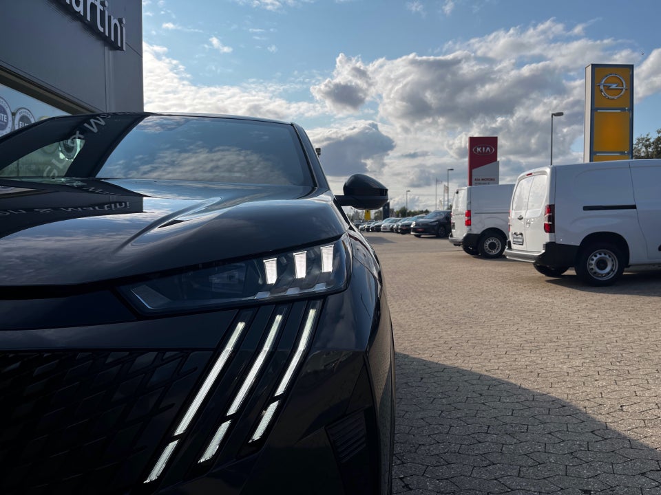 Peugeot e-3008 77 GT Pack 5d