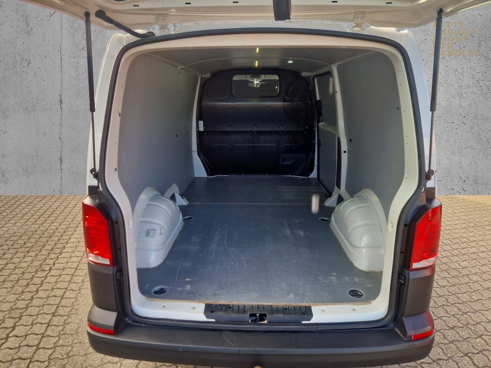 VW Transporter 2,0 TDi 110 Kassevogn lang