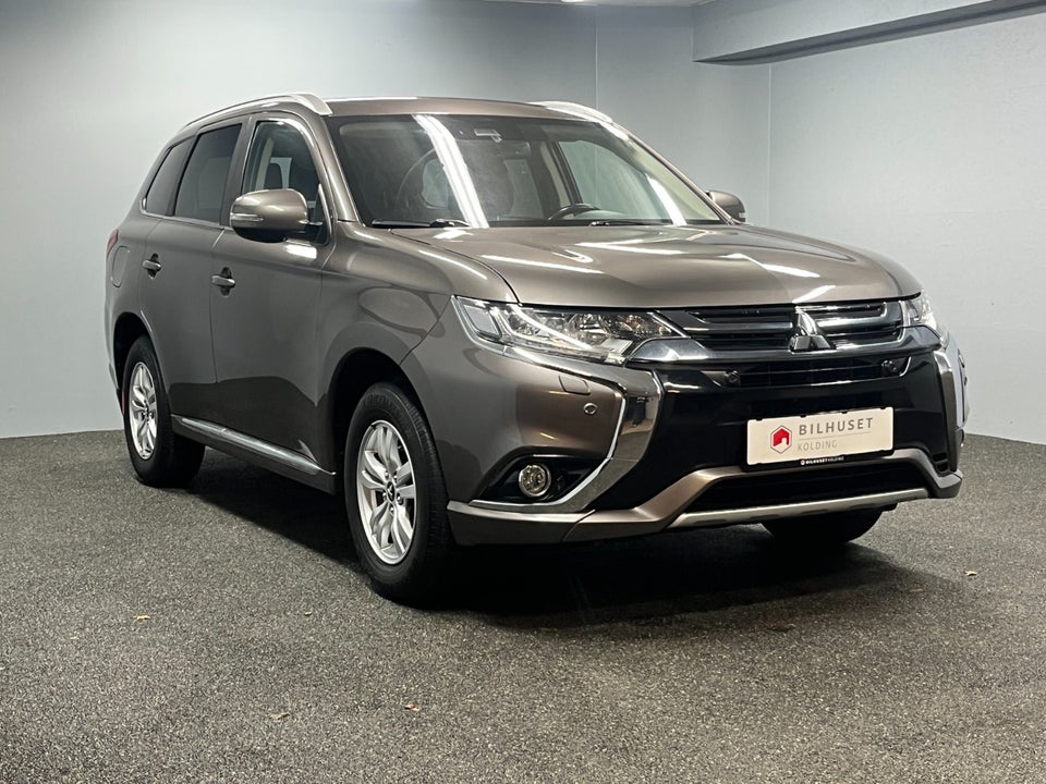 Mitsubishi Outlander 2,0 PHEV Instyle CVT 4WD 5d