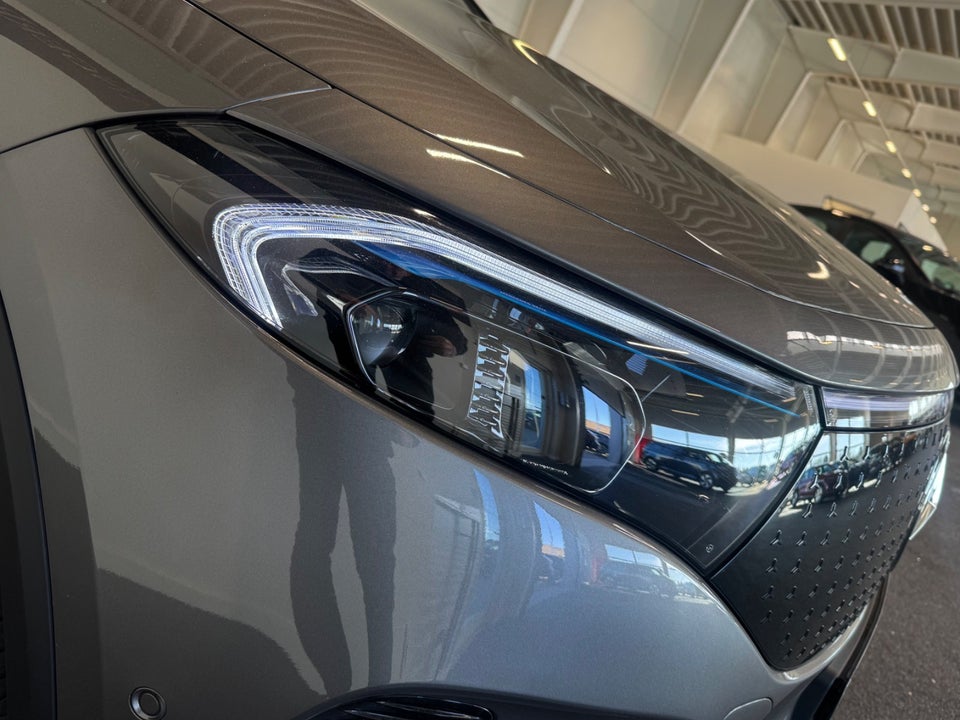Mercedes EQA300 Progressive 4Matic 5d