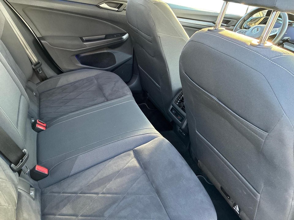 VW Golf VIII 1,4 eHybrid DSG 5d