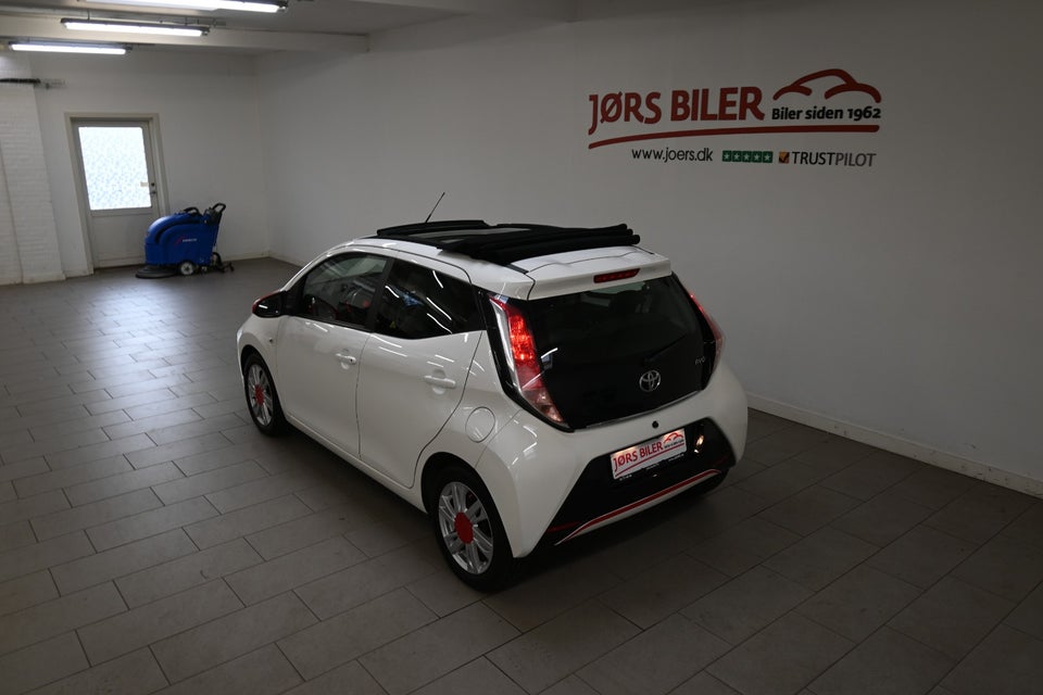 Toyota Aygo 1,0 VVT-i x-wave Sky 5d