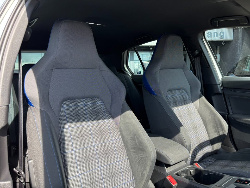 VW Golf VIII 1,4 GTE DSG 5d