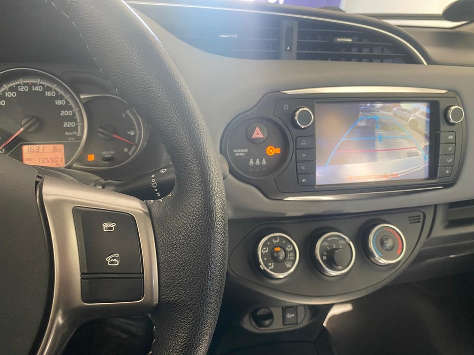 Toyota Yaris 1,3 VVT-i T2 5d