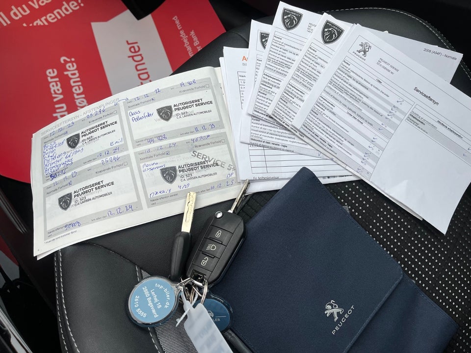 Peugeot 2008 1,2 PureTech 110 Prestige Sky 5d