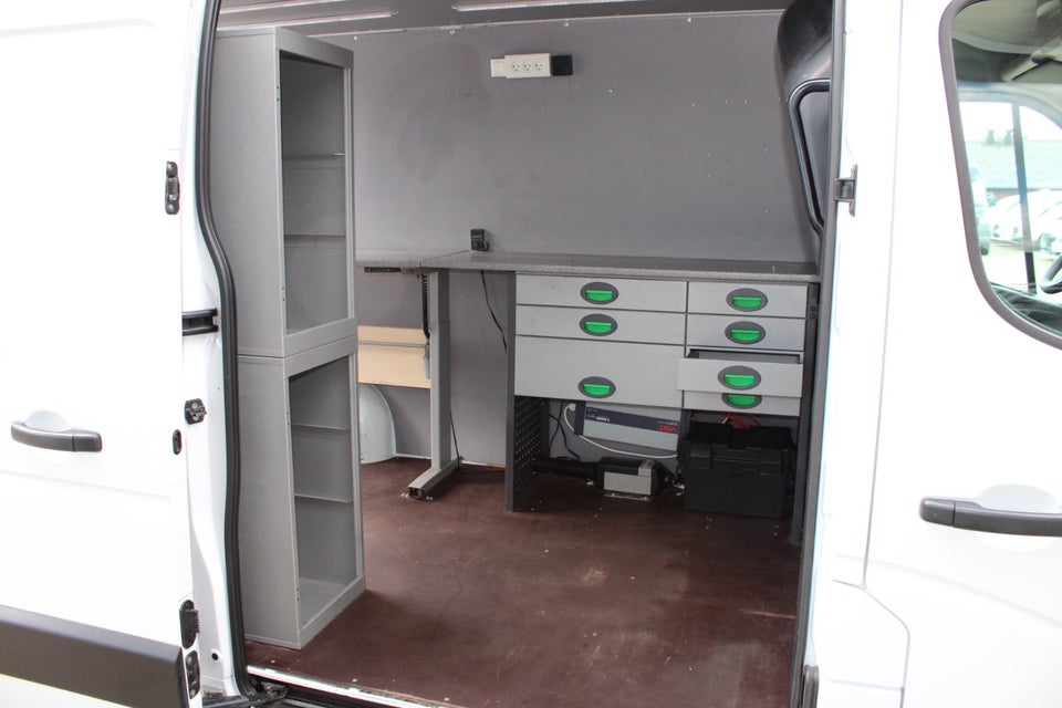 Nissan NV400 2,3 dCi 150 L2H2 Kassevogn