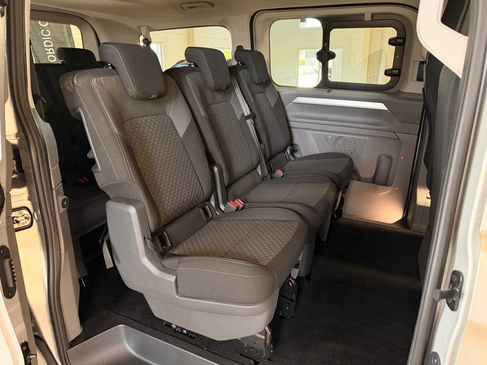 VW e-Caravelle 64 Life SWB