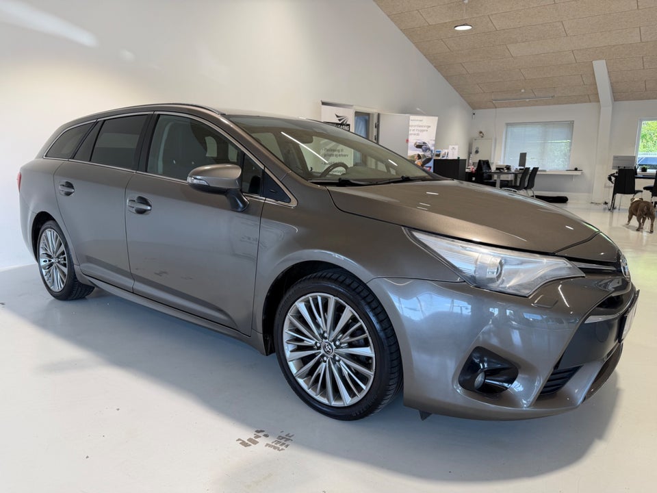 Toyota Avensis 1,8 VVT-i T1 Touring Sports 5d