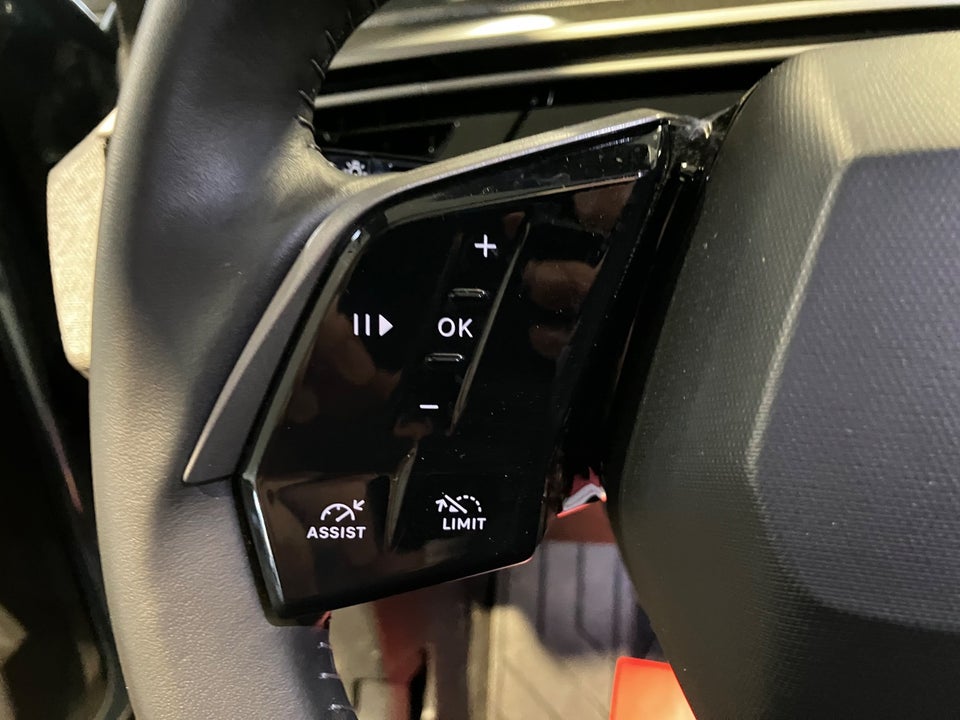 Peugeot e-5008 77 Allure 7prs 5d