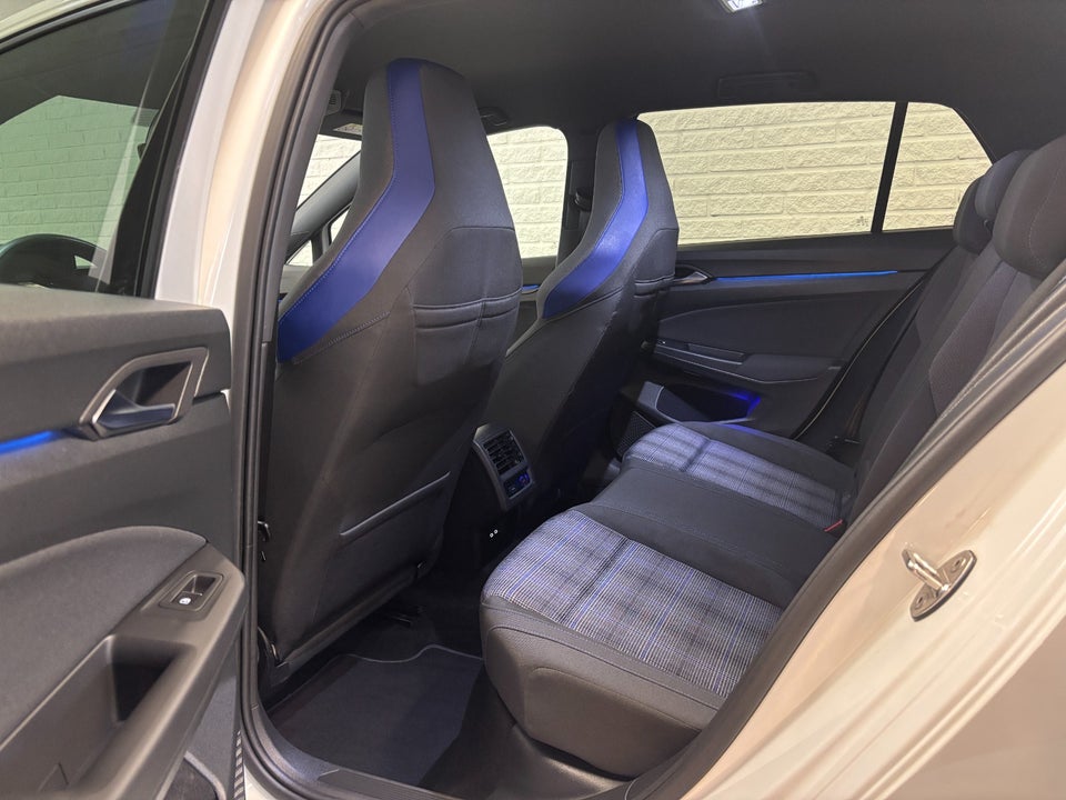 VW Golf VIII 1,4 GTE DSG 5d