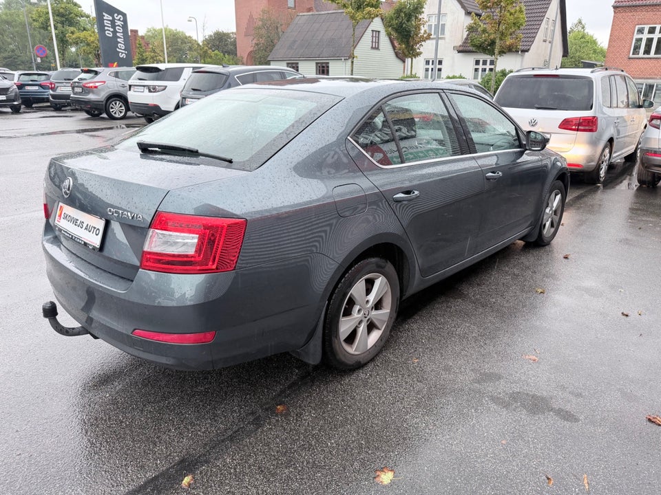 Skoda Octavia 1,6 TDi 110 Ambition DSG 5d