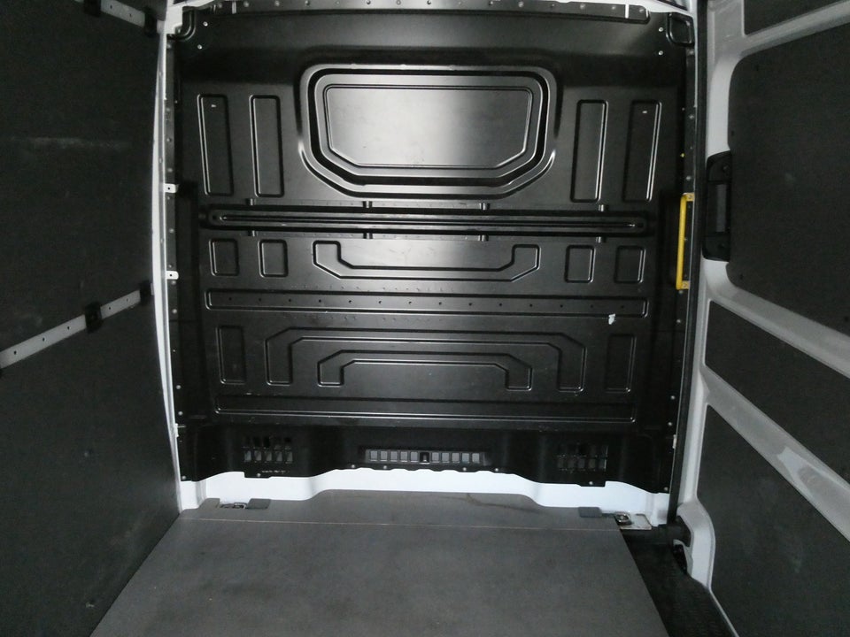 VW Crafter 35 2,0 TDi 140 Kassevogn L4H3 aut.