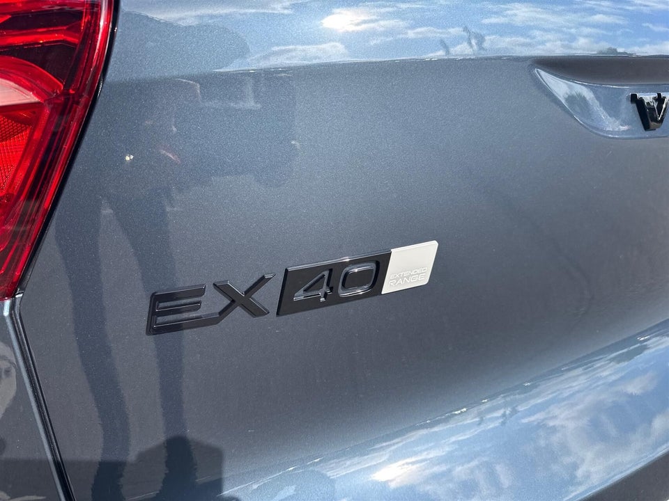 Volvo EX40 Extended Range Black Edition 5d