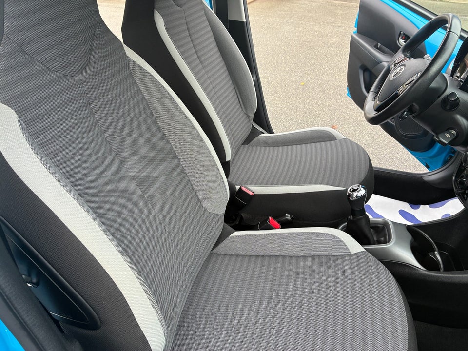 Toyota Aygo 1,0 VVT-i x-plore 5d