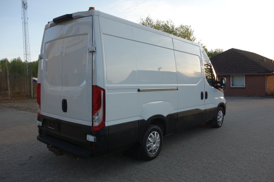 Iveco Daily 2,3 35S16 12m³ Van AG8