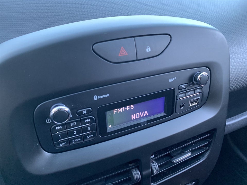 Renault Clio IV 1,2 16V Authentique 5d