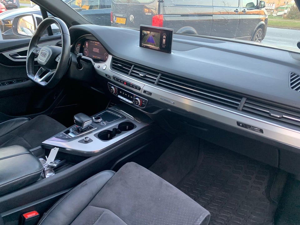 Audi Q7 3,0 TDi 272 S-line quattro Tiptr. 7prs 5d