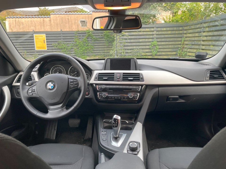 BMW 320i 2,0 Touring aut. 5d