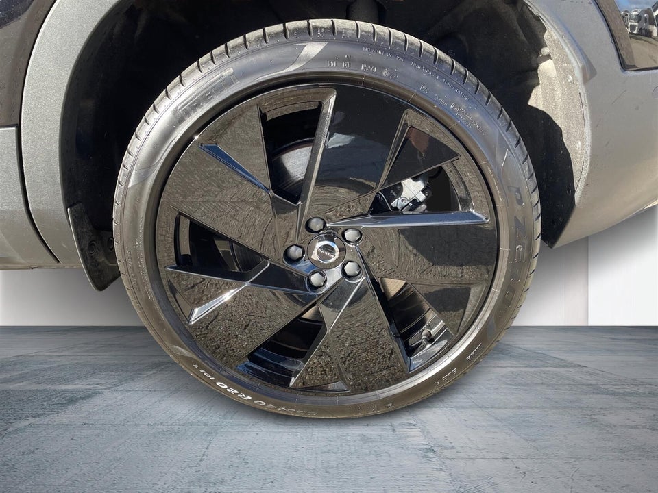 Volvo EC40 Extended Range Black Edition 5d