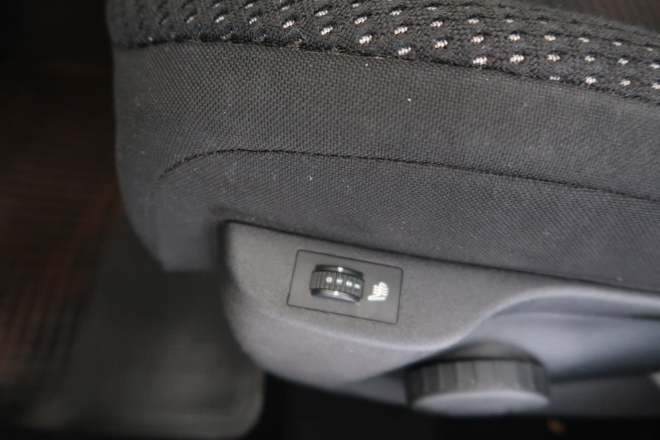 Citroën C4 1,6 HDi 110 VTR+ E6G 5d