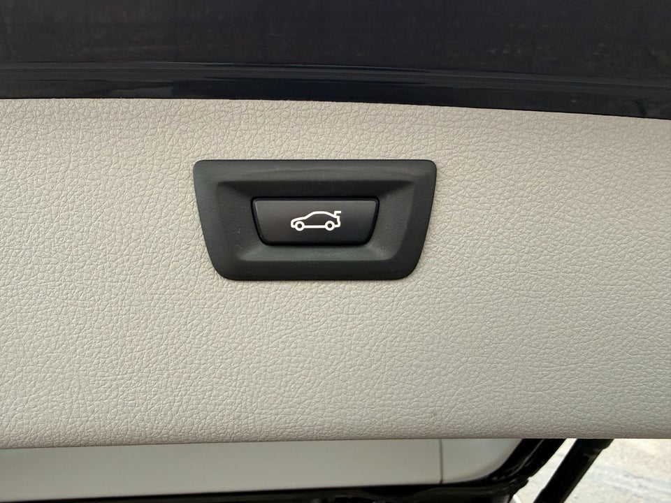 BMW 320i 2,0 Touring aut. 5d