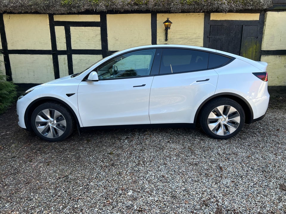 Tesla Model Y Long Range AWD 5d