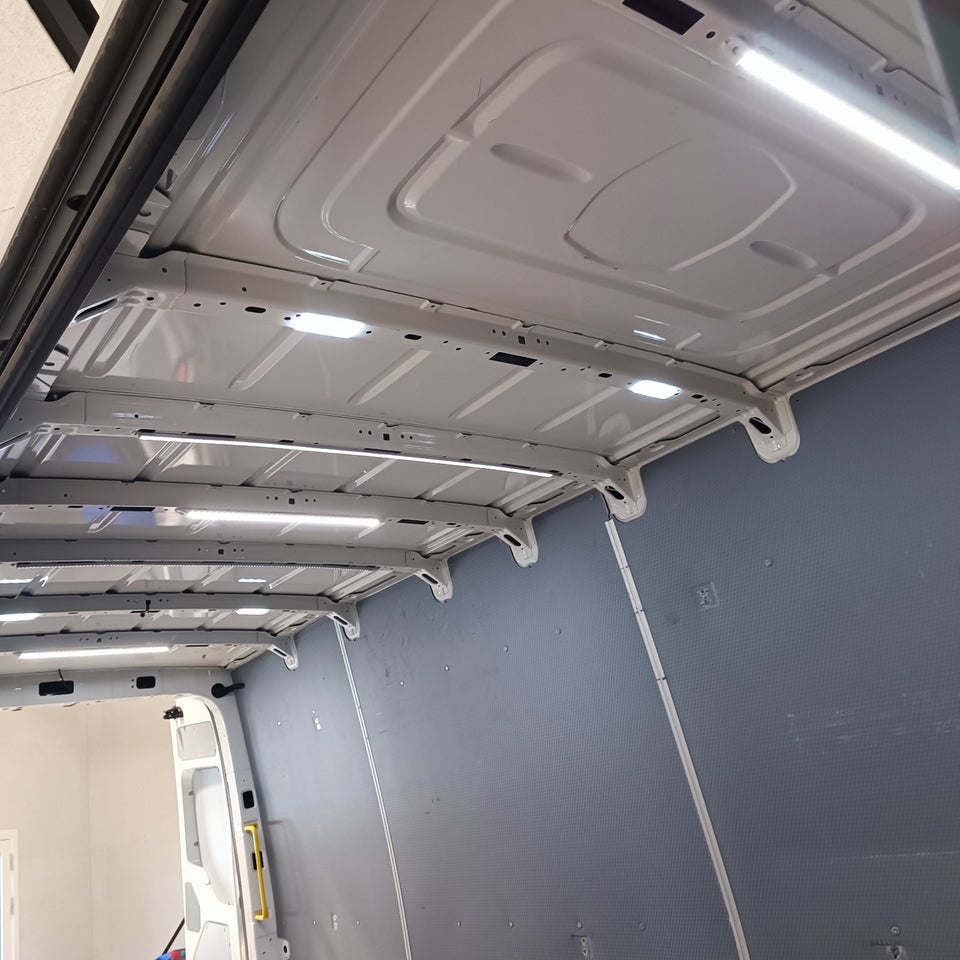 VW Crafter 35 2,0 TDi 177 Kassevogn L4H3