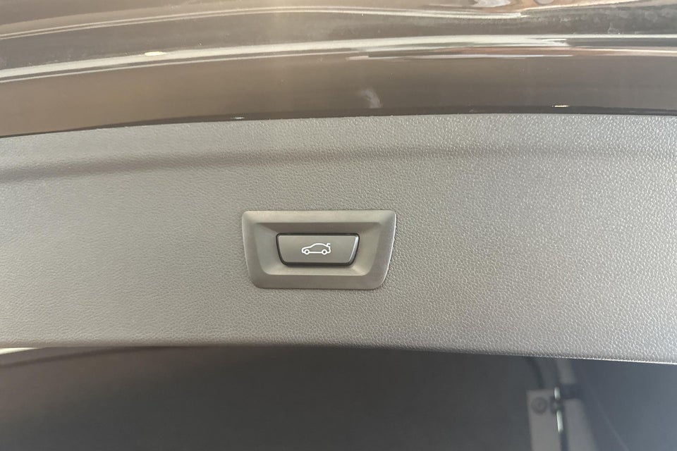 BMW iX xDrive60 Fully Charged 5d
