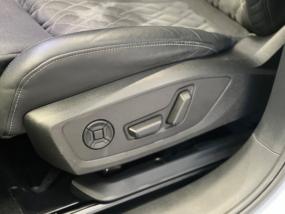 Audi Q4 e-tron 40 S-line 5d