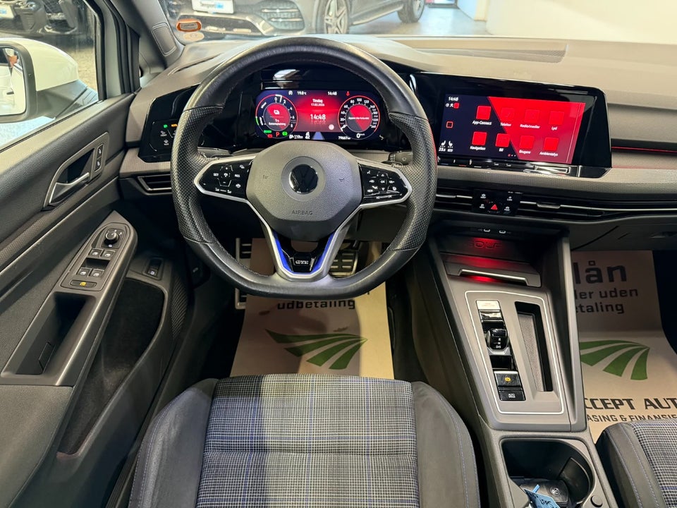 VW Golf VIII 1,4 GTE DSG 5d