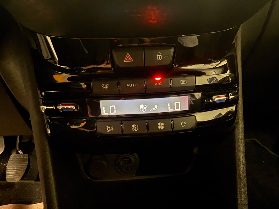 Peugeot 2008 1,6 BlueHDi 100 Allure 5d
