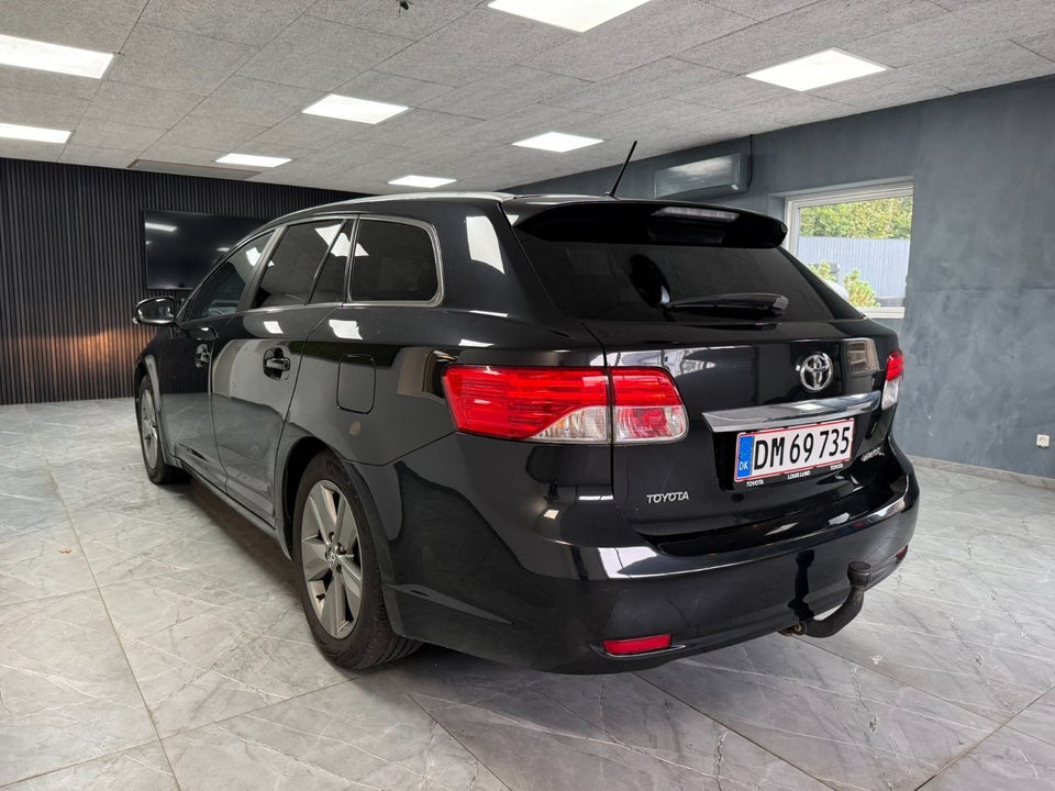 Toyota Avensis 1,8 VVT-i T2 Premium Touring Sports 5d