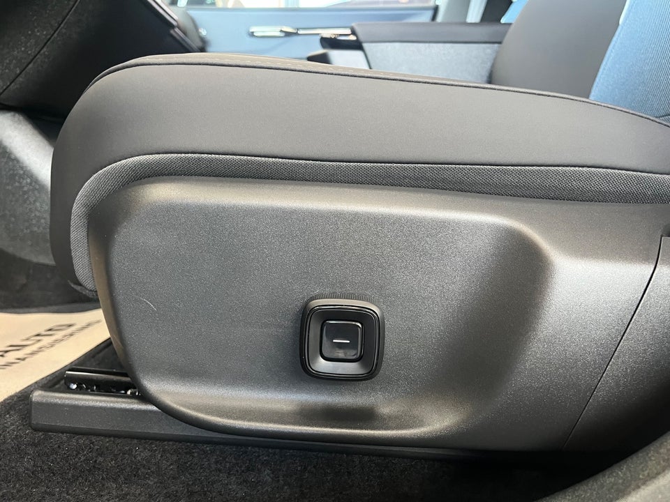 Volvo EX30 Standard Range Plus 5d