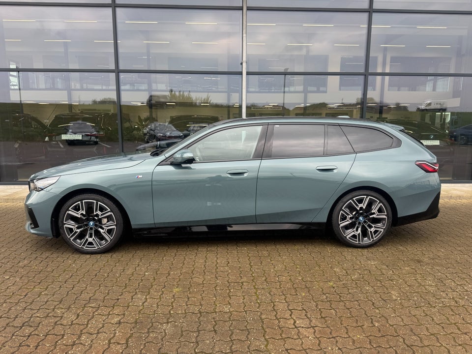 BMW i5 eDrive40 Touring Fully Charged 5d